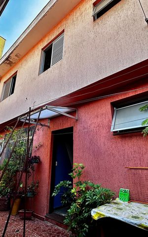 Casa à venda com 247m², 3 quartos e 2 vagas Casa à venda com 247m², 3 quartos e 2 vagasSobrado Fundos