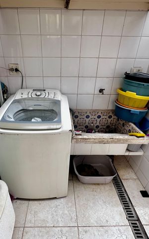 Casa à venda com 247m², 3 quartos e 2 vagas Casa à venda com 247m², 3 quartos e 2 vagasÁrea de Serviço