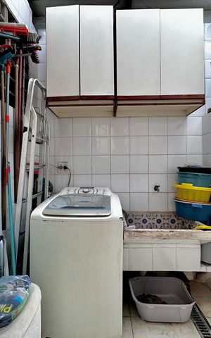 Casa à venda com 247m², 3 quartos e 2 vagas Casa à venda com 247m², 3 quartos e 2 vagasÁrea de Serviço