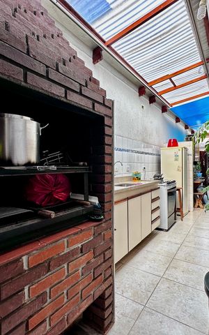 Casa à venda com 247m², 3 quartos e 2 vagas Casa à venda com 247m², 3 quartos e 2 vagasChurrasqueira
