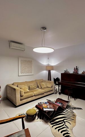 Casa à venda com 247m², 3 quartos e 2 vagas Casa à venda com 247m², 3 quartos e 2 vagasSala