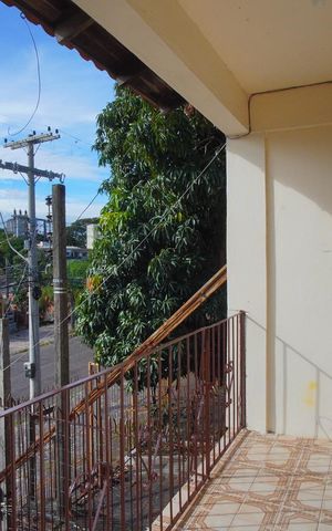Casa à venda com 140m², 3 quartos e 4 vagasSala - Varanda