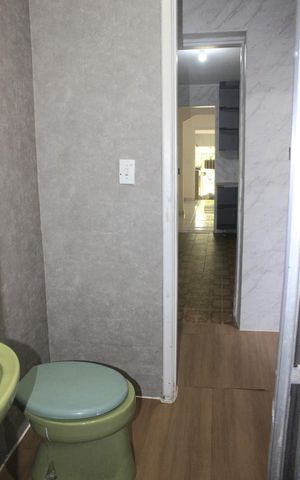Casa à venda com 172m², 4 quartos e 1 vagaBanheiro 