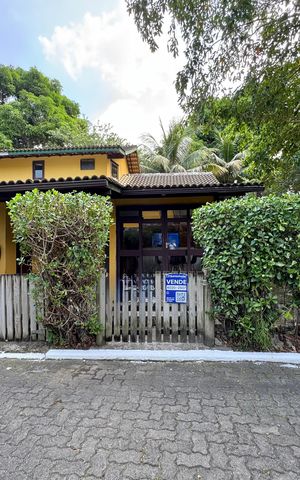 Casa de condomínio para alugar com 140m², 3 quartos e 1 vaga Casa de condomínio para alugar com 140m², 3 quartos e 1 vagaFachada