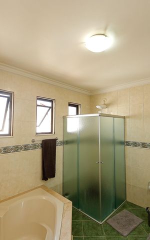 Casa à venda com 320m², 4 quartos e 7 vagasBanheiro