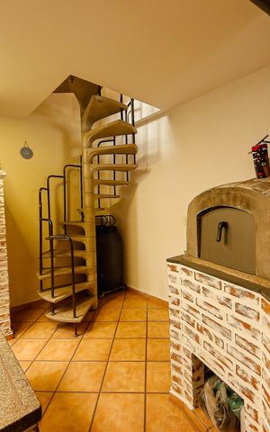 Casa à venda com 320m², 4 quartos e 7 vagasÁrea Externa