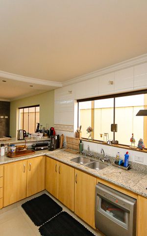 Casa à venda com 320m², 4 quartos e 7 vagasCozinha