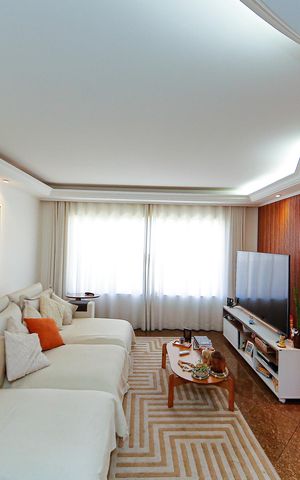 Casa à venda com 320m², 4 quartos e 7 vagasSala