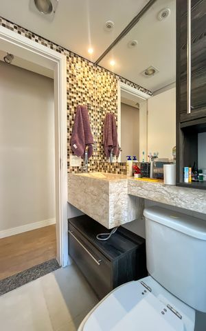 Apartamento à venda com 64m², 2 quartos e 1 vaga Apartamento à venda com 64m², 2 quartos e 1 vagaBanheiro