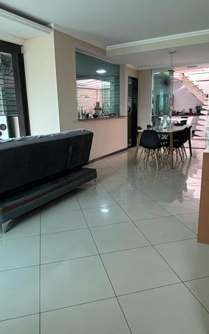 Casa à venda com 250m², 3 quartos e 2 vagas Casa à venda com 250m², 3 quartos e 2 vagasSala