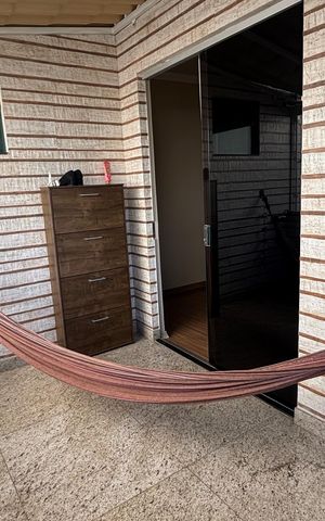 Casa à venda com 250m², 3 quartos e 2 vagas Casa à venda com 250m², 3 quartos e 2 vagasVaranda