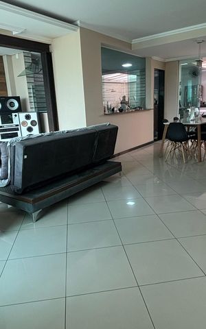 Casa à venda com 250m², 3 quartos e 2 vagas Casa à venda com 250m², 3 quartos e 2 vagasSala