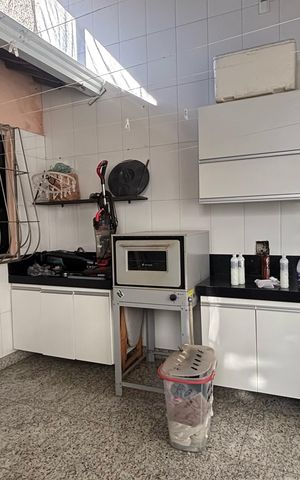 Casa à venda com 250m², 3 quartos e 2 vagas Casa à venda com 250m², 3 quartos e 2 vagasÁrea de Serviço