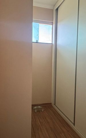 Casa à venda com 250m², 3 quartos e 2 vagas Casa à venda com 250m², 3 quartos e 2 vagasCloset