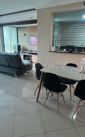 Casa à venda com 250m², 3 quartos e 2 vagas Casa à venda com 250m², 3 quartos e 2 vagasSala