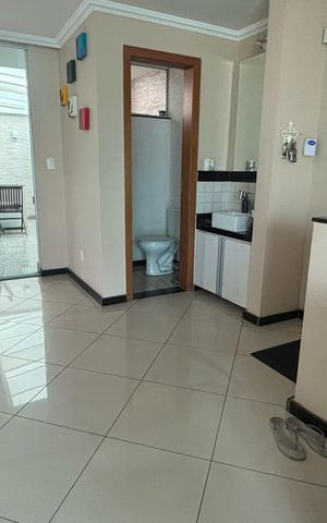 Casa à venda com 250m², 3 quartos e 2 vagas Casa à venda com 250m², 3 quartos e 2 vagasSala
