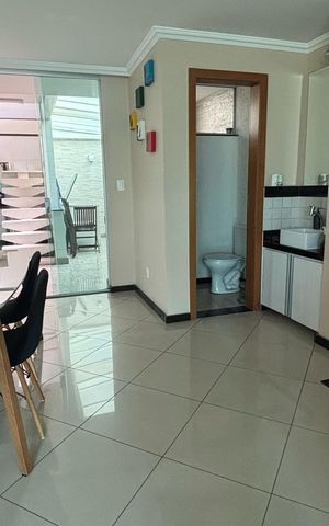 Casa à venda com 250m², 3 quartos e 2 vagas Casa à venda com 250m², 3 quartos e 2 vagasSala