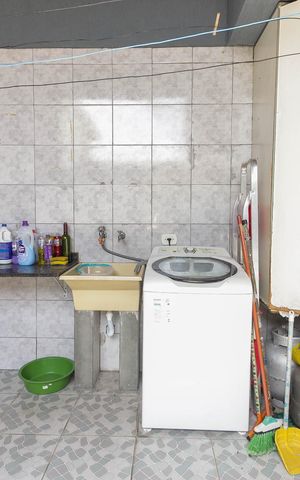 Casa à venda com 70m², 2 quartos e 2 vagas Casa à venda com 70m², 2 quartos e 2 vagasÁrea de Serviço