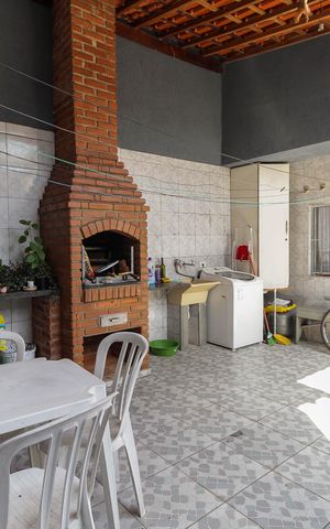 Casa à venda com 70m², 2 quartos e 2 vagas Casa à venda com 70m², 2 quartos e 2 vagasChurrasqueira
