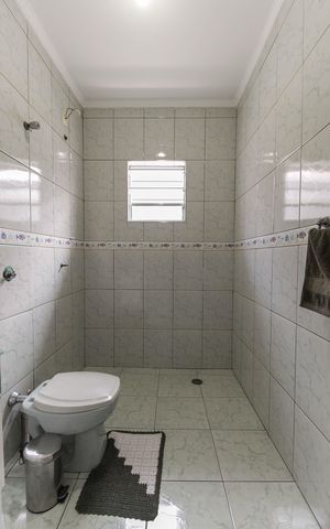 Casa à venda com 70m², 2 quartos e 2 vagas Casa à venda com 70m², 2 quartos e 2 vagasBanheiro Social