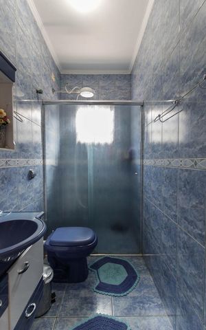Casa à venda com 70m², 2 quartos e 2 vagas Casa à venda com 70m², 2 quartos e 2 vagasBanheiro da Suíte