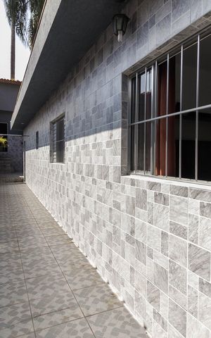 Casa à venda com 70m², 2 quartos e 2 vagas Casa à venda com 70m², 2 quartos e 2 vagasCorredor Externo