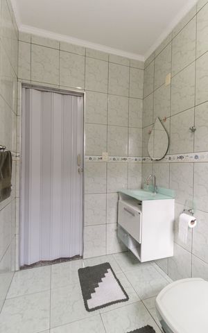 Casa à venda com 70m², 2 quartos e 2 vagas Casa à venda com 70m², 2 quartos e 2 vagasBanheiro Social