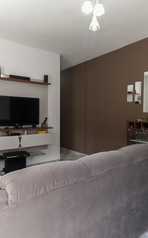Casa à venda com 70m², 2 quartos e 2 vagas Casa à venda com 70m², 2 quartos e 2 vagasSala