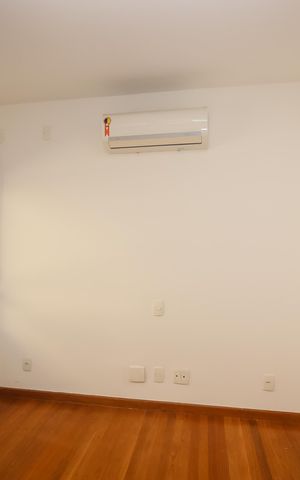Casa de condomínio à venda com 350m², 3 quartos e 3 vagas Casa de condomínio à venda com 350m², 3 quartos e 3 vagasSuite 3