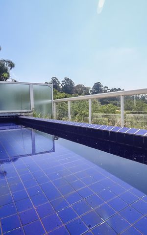 Casa de condomínio à venda com 350m², 3 quartos e 3 vagas Casa de condomínio à venda com 350m², 3 quartos e 3 vagasPiscina da Suite Master