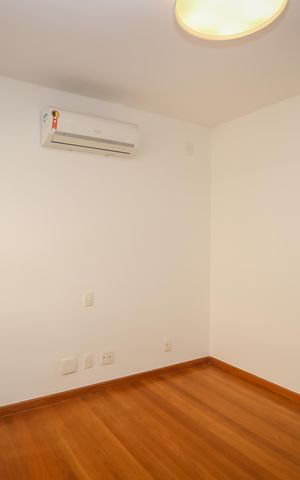 Casa de condomínio à venda com 350m², 3 quartos e 3 vagas Casa de condomínio à venda com 350m², 3 quartos e 3 vagasSuite 3