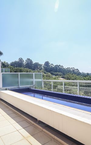 Casa de condomínio à venda com 350m², 3 quartos e 3 vagas Casa de condomínio à venda com 350m², 3 quartos e 3 vagasPiscina da Suite Master