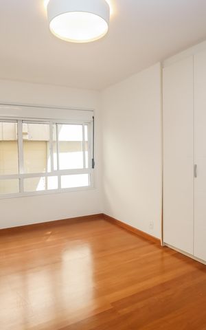 Casa de condomínio à venda com 350m², 3 quartos e 3 vagas Casa de condomínio à venda com 350m², 3 quartos e 3 vagasSuite 2