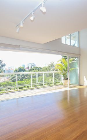 Casa de condomínio à venda com 350m², 3 quartos e 3 vagas Casa de condomínio à venda com 350m², 3 quartos e 3 vagasSala