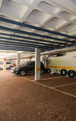 Casa de condomínio à venda com 350m², 3 quartos e 3 vagas Casa de condomínio à venda com 350m², 3 quartos e 3 vagasGaragem interna
