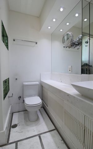 Apartamento à venda com 234m², 3 quartos e 4 vagasBanheiro da Suíte 2