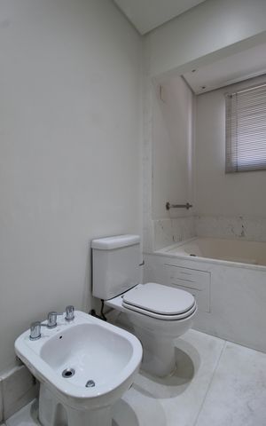 Apartamento à venda com 234m², 3 quartos e 4 vagasBanheiro da Suíte 2