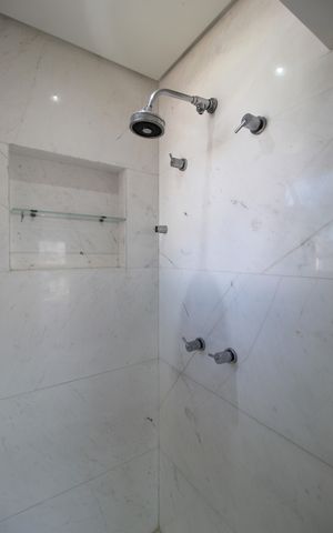 Apartamento à venda com 234m², 3 quartos e 4 vagasBanheiro da Suíte 2