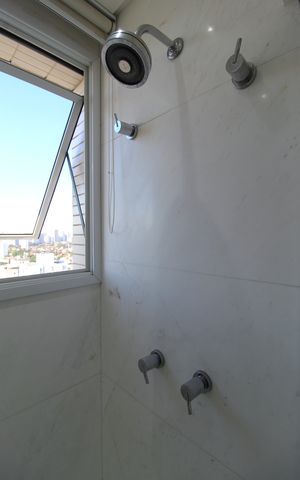 Apartamento à venda com 234m², 3 quartos e 4 vagasBanheiro da Suíte 2