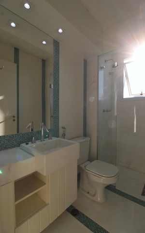 Apartamento à venda com 234m², 3 quartos e 4 vagasBanheiro da Suíte 1