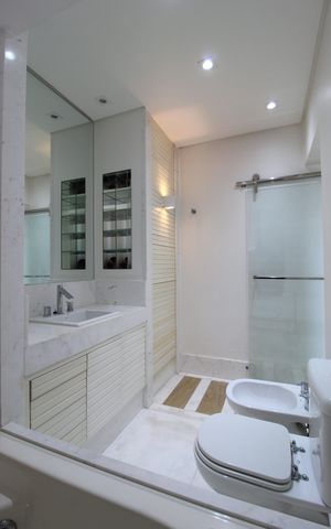 Apartamento à venda com 234m², 3 quartos e 4 vagasBanheiro da Suíte 2