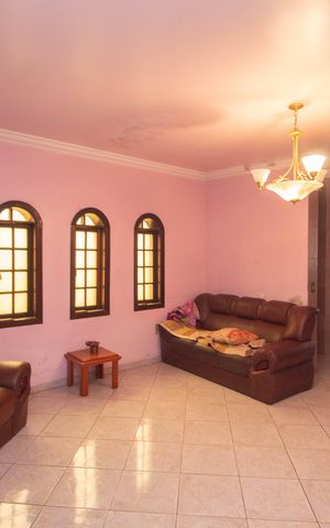 Casa à venda com 510m², 5 quartos e 6 vagas Casa à venda com 510m², 5 quartos e 6 vagasSala