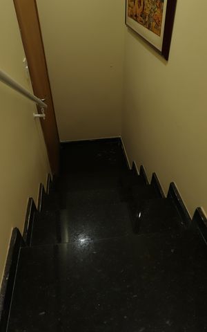 Casa à venda com 235m², 3 quartos e 2 vagasEscada