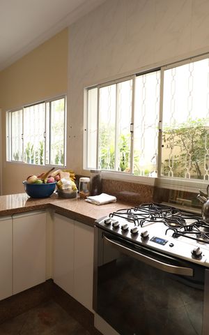 Casa à venda com 235m², 3 quartos e 2 vagasCozinha