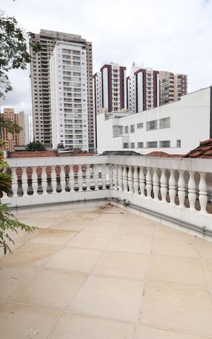 Casa à venda com 235m², 3 quartos e 2 vagasVaranda