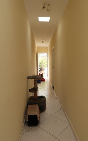 Casa à venda com 235m², 3 quartos e 2 vagasCorredor