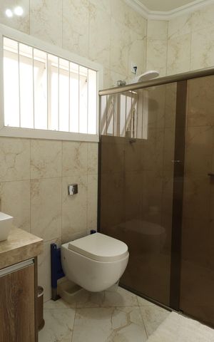 Casa à venda com 235m², 3 quartos e 2 vagasBanheiro 1