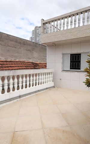 Casa à venda com 235m², 3 quartos e 2 vagasVaranda
