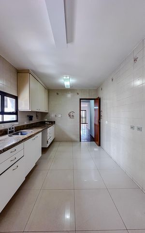 Apartamento à venda com 130m², 3 quartos e 2 vagasCozinha