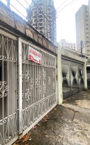 Casa à venda com 400m², 6 quartos e 2 vagasFachada